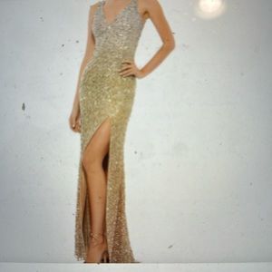 Mac Duggal Sequin Halter neck gown Gold size 4